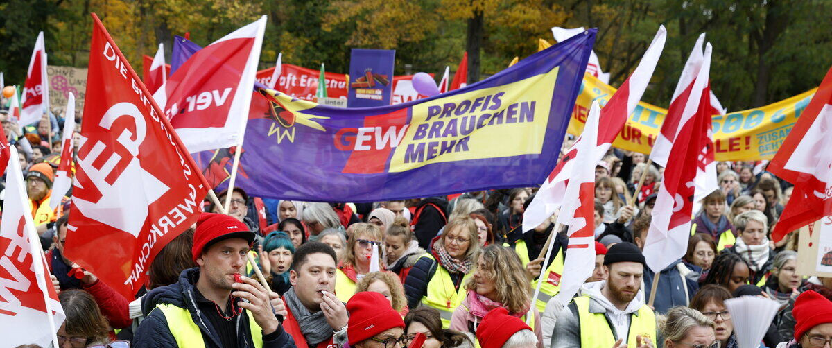 2. Ver­hand­lungs­run­de TV‑L wur­de laut­stark durch die Gewerk­schaf­ten in Pots­dam am 2. Novem­ber 2023 ein­ge­läu­tet